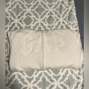 Women’s zip up sweater size Medium, Brand: GAP. Cream color